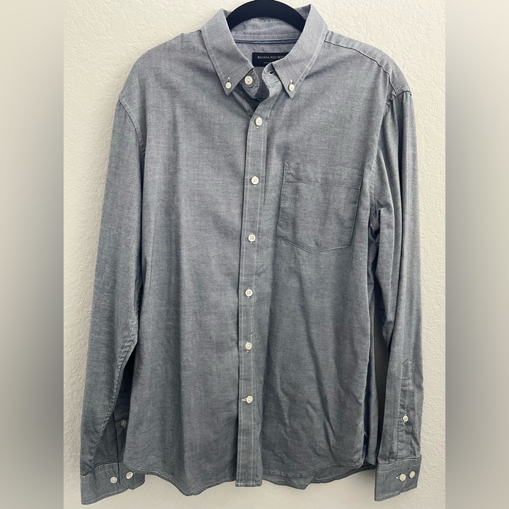 Banana republic Men’s untucked button up